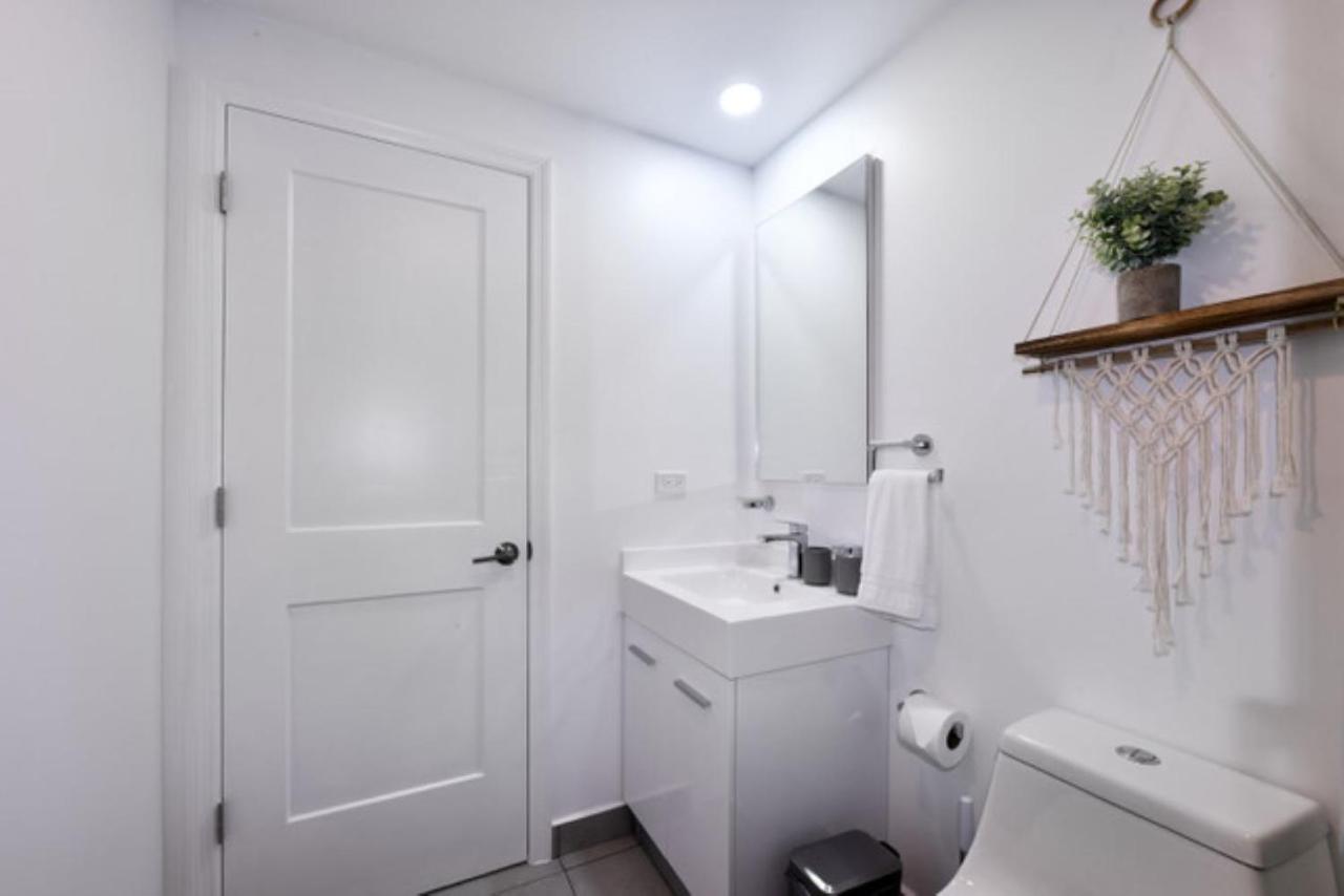 Stylish Luxury Condo, Central Location, Ocean View, Pool, Gym Oranjestad Exterior foto