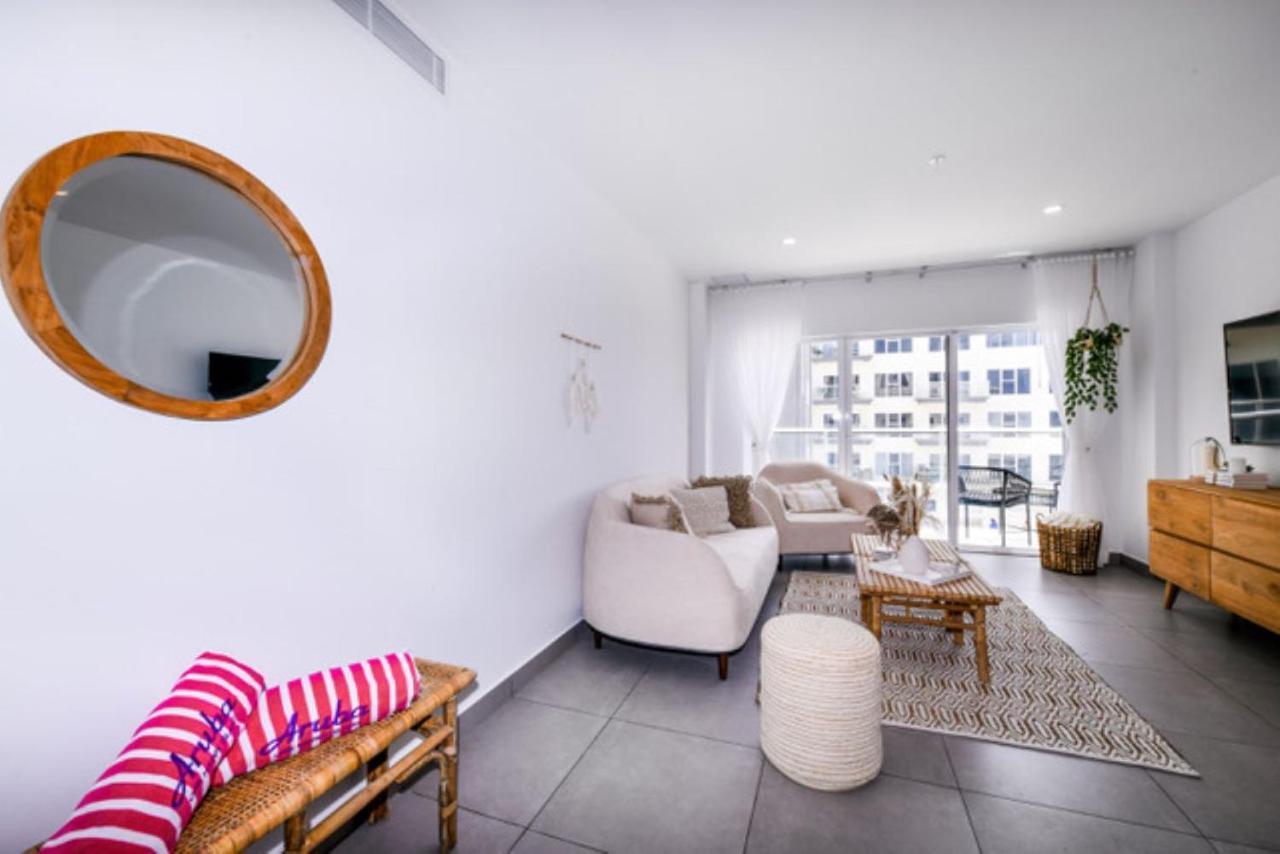 Stylish Luxury Condo, Central Location, Ocean View, Pool, Gym Oranjestad Exterior foto
